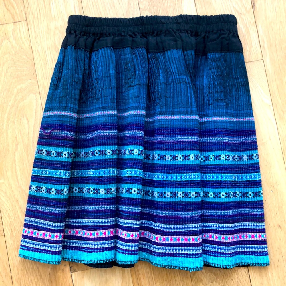 Patterned blue short skirt